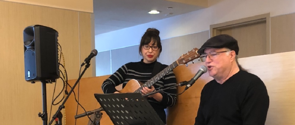 Michael Hatfield and Francesca Lee from Bread & Roses Bring Musical Tunes to the Dining Room